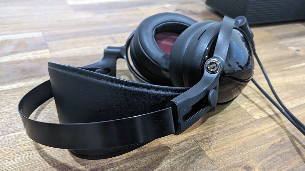 Yamaha YH-C3000 headphone hands-on photos