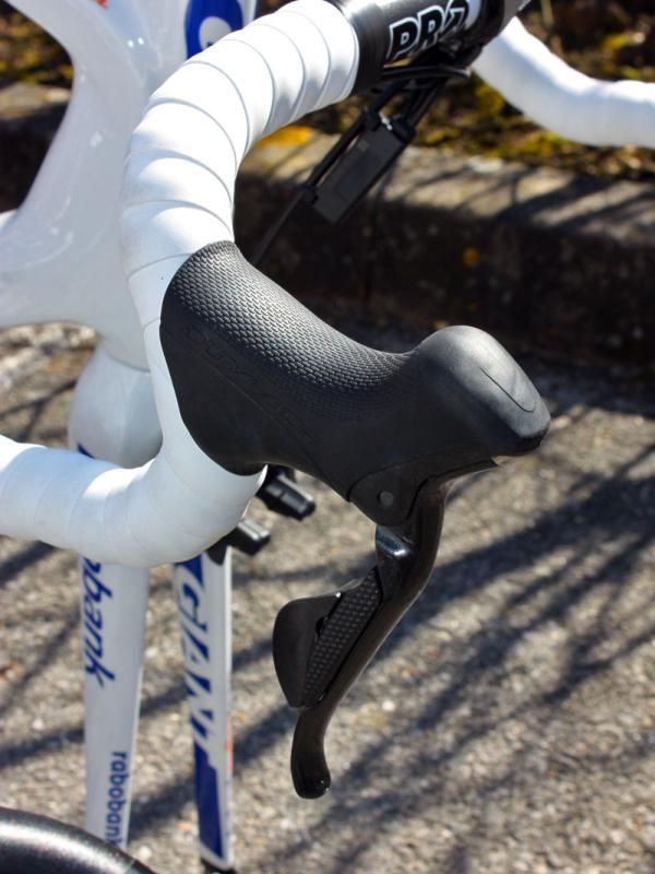 Rabobank riders were about evenly split between standard Shimano Dura-Ace 7900 and Di2.