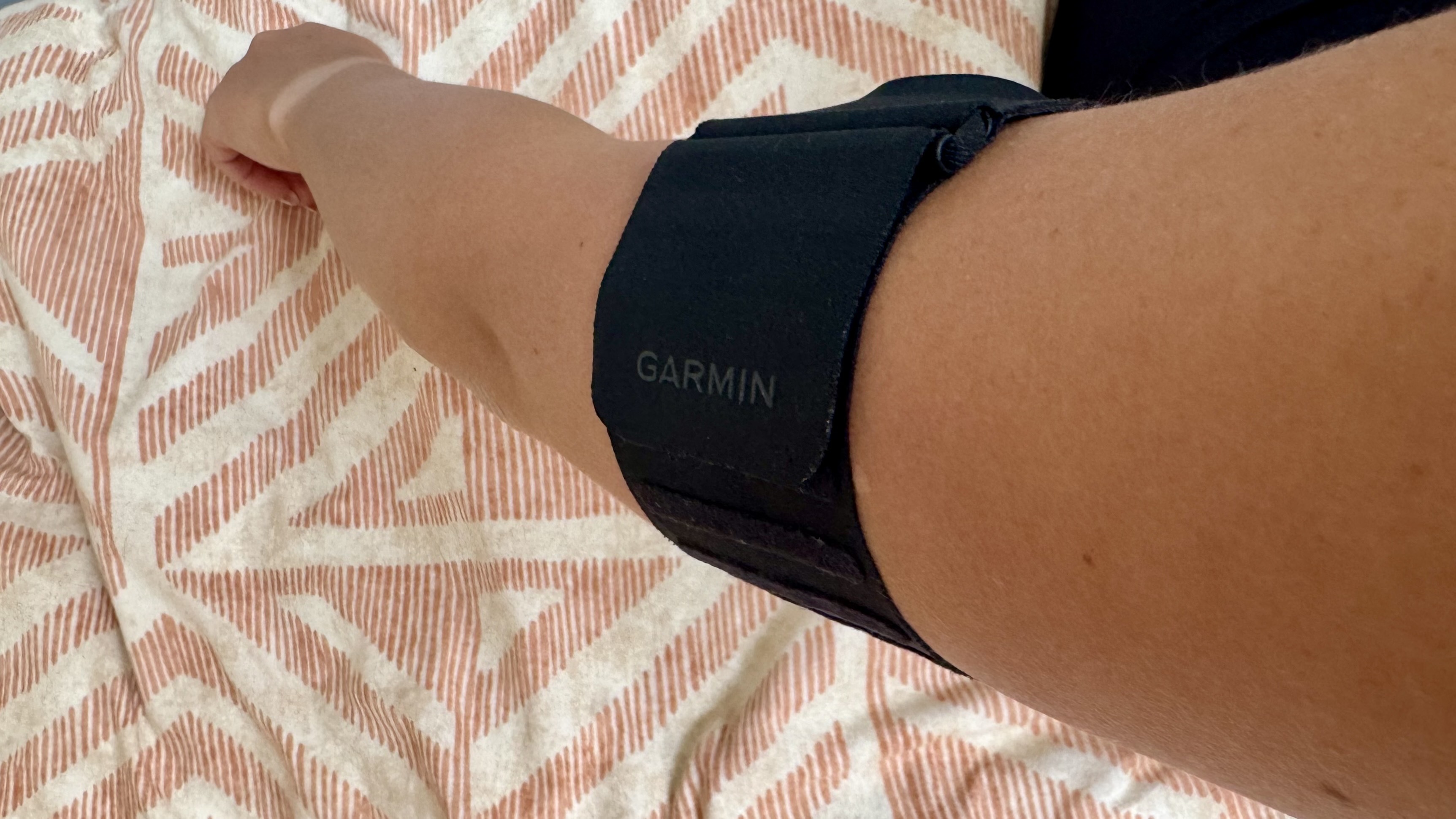 Garmin Index Sleep Monitor unboxing and on woman's arm