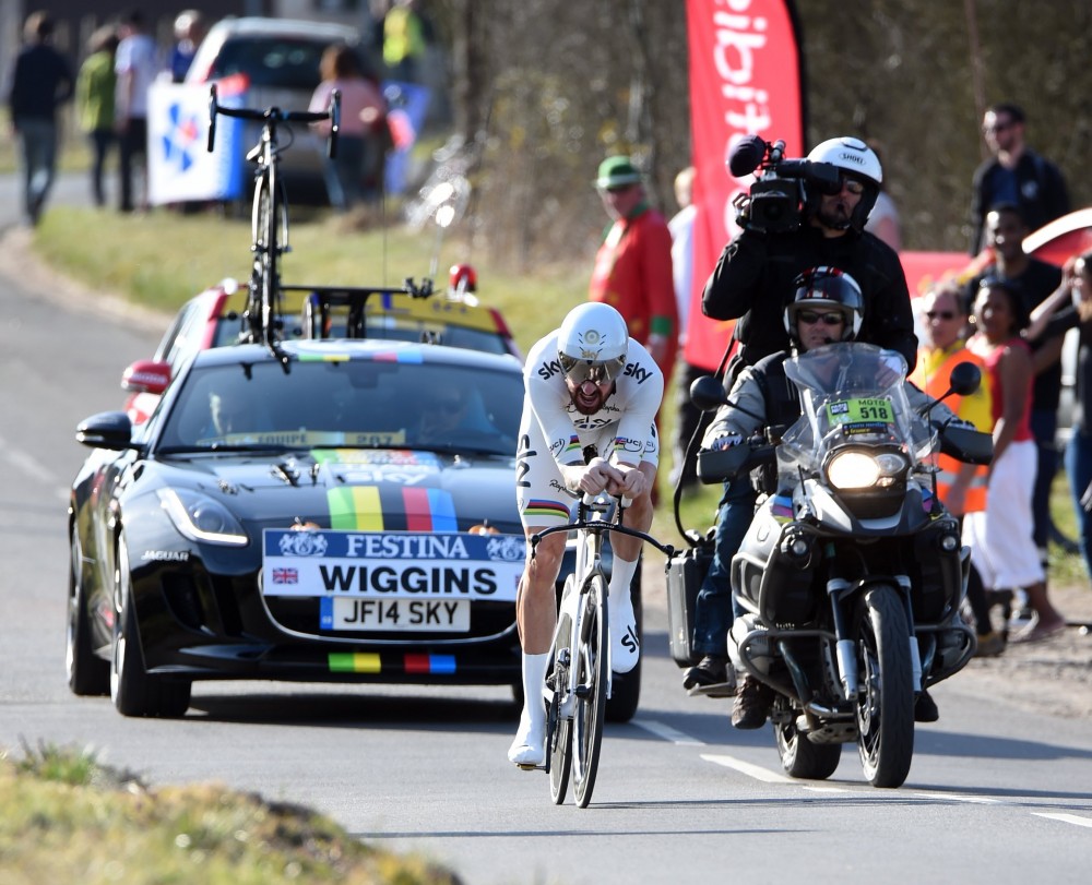 Bradley Wiggins in action at the Paris-Nice 2015 prologue (Watson)