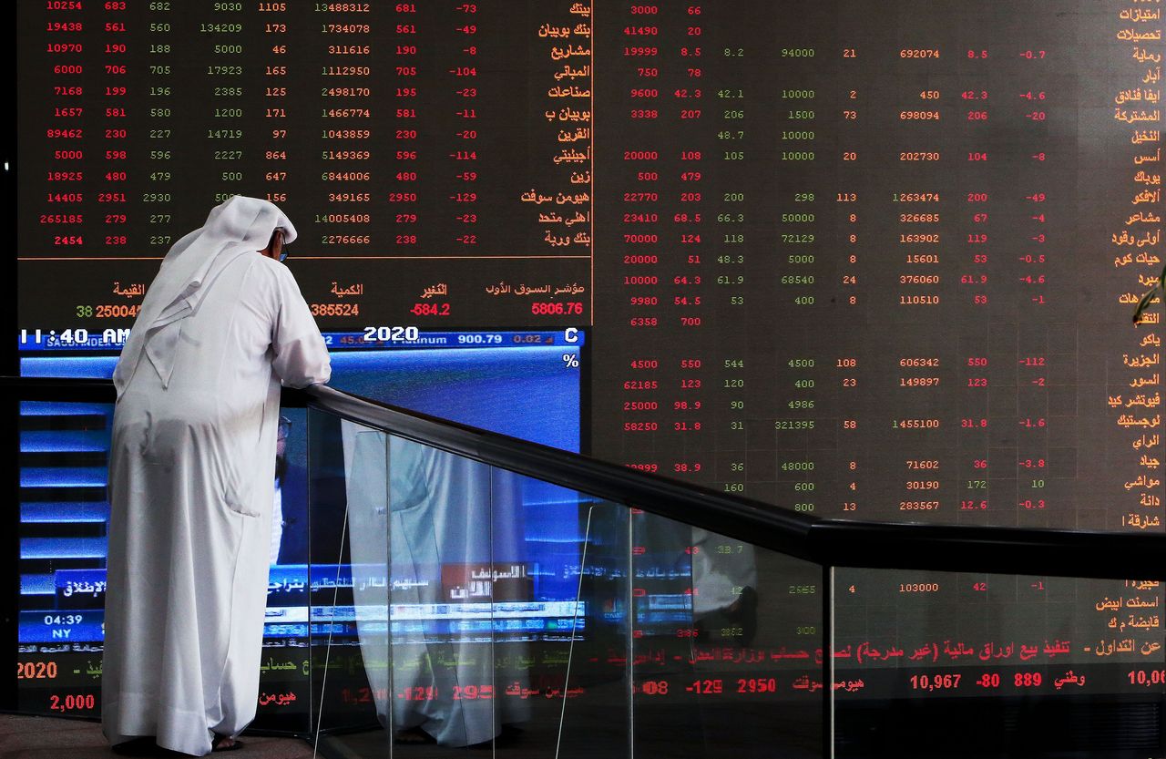 A Kuwaiti trader checks stock prices at Boursa Kuwait in Kuwait City, on March 8, 2020. - Kuwait Boursa authorities stopped trading after the Premier Index slumped 10 percent while the All-Sh