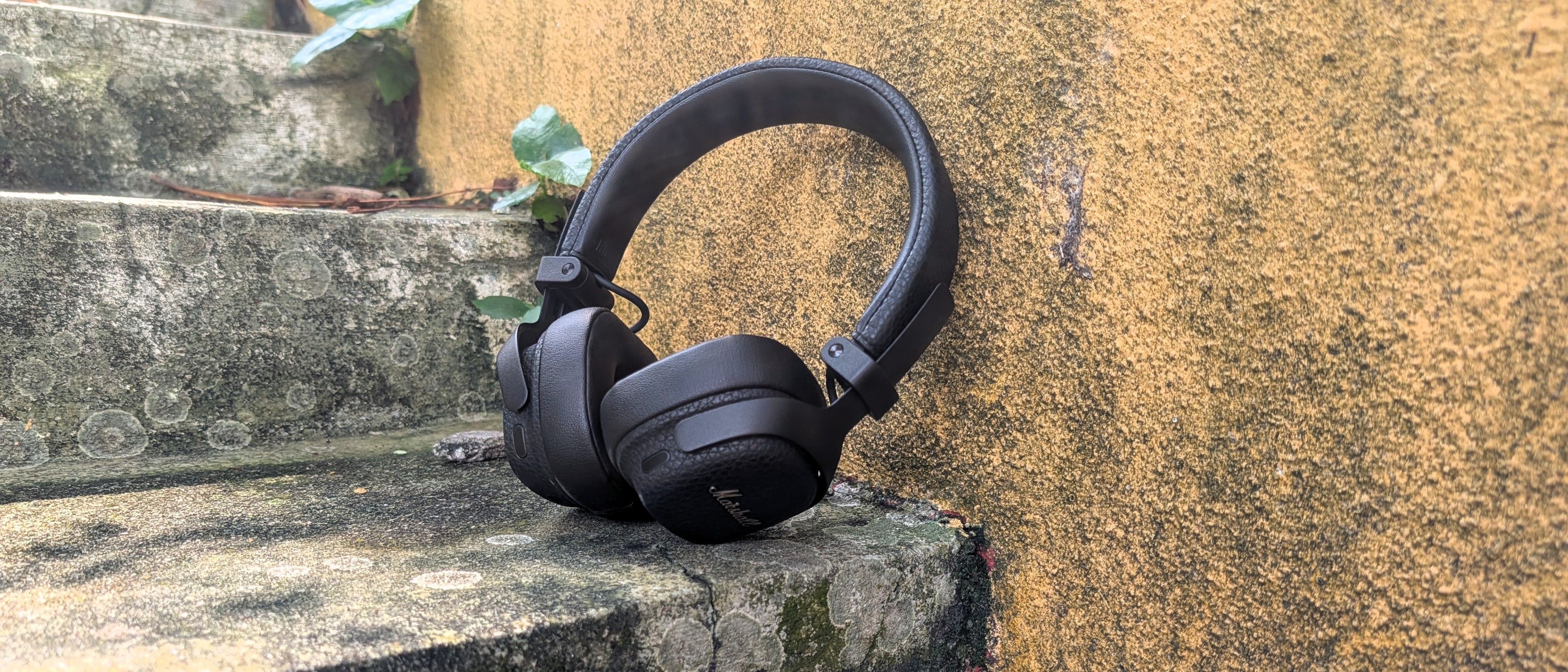 Marshall Milton ANC headphones