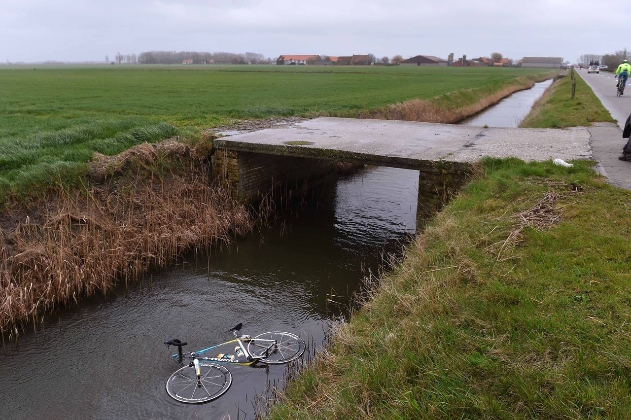 Dmitriy Gruzdev's bike floats on the water