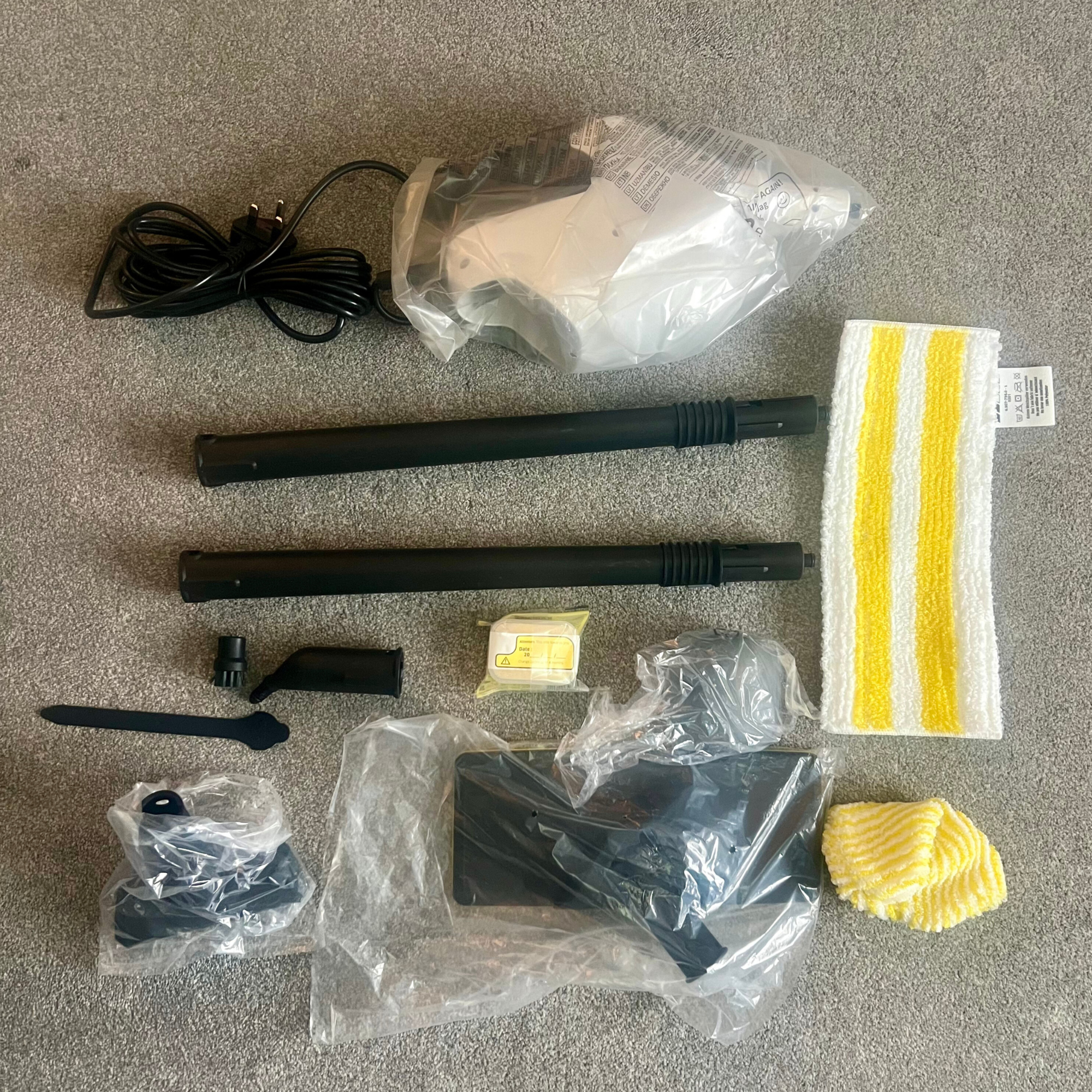 Flat lay of Karcher SC 1 Multi & Up Extra box contents