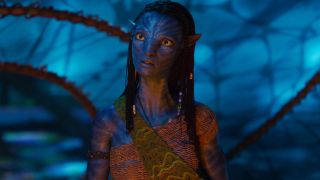 Neytiri (Zoe Saldaña) talks to Jake in Avatar: Fire and Ash.