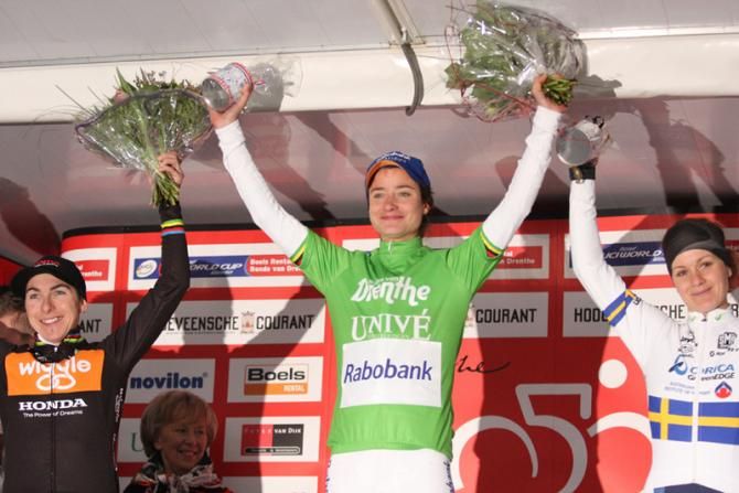 Drentse 8 podium, 2013: Giorgia Bronzini (Wiggle Honda), Marianne Vos (Rabo Women), Emma Johansson (Orica - AIS)