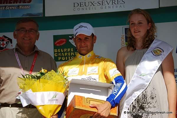 Anthony Ravard (Agritubel) on the podium in the leader's jersey.
