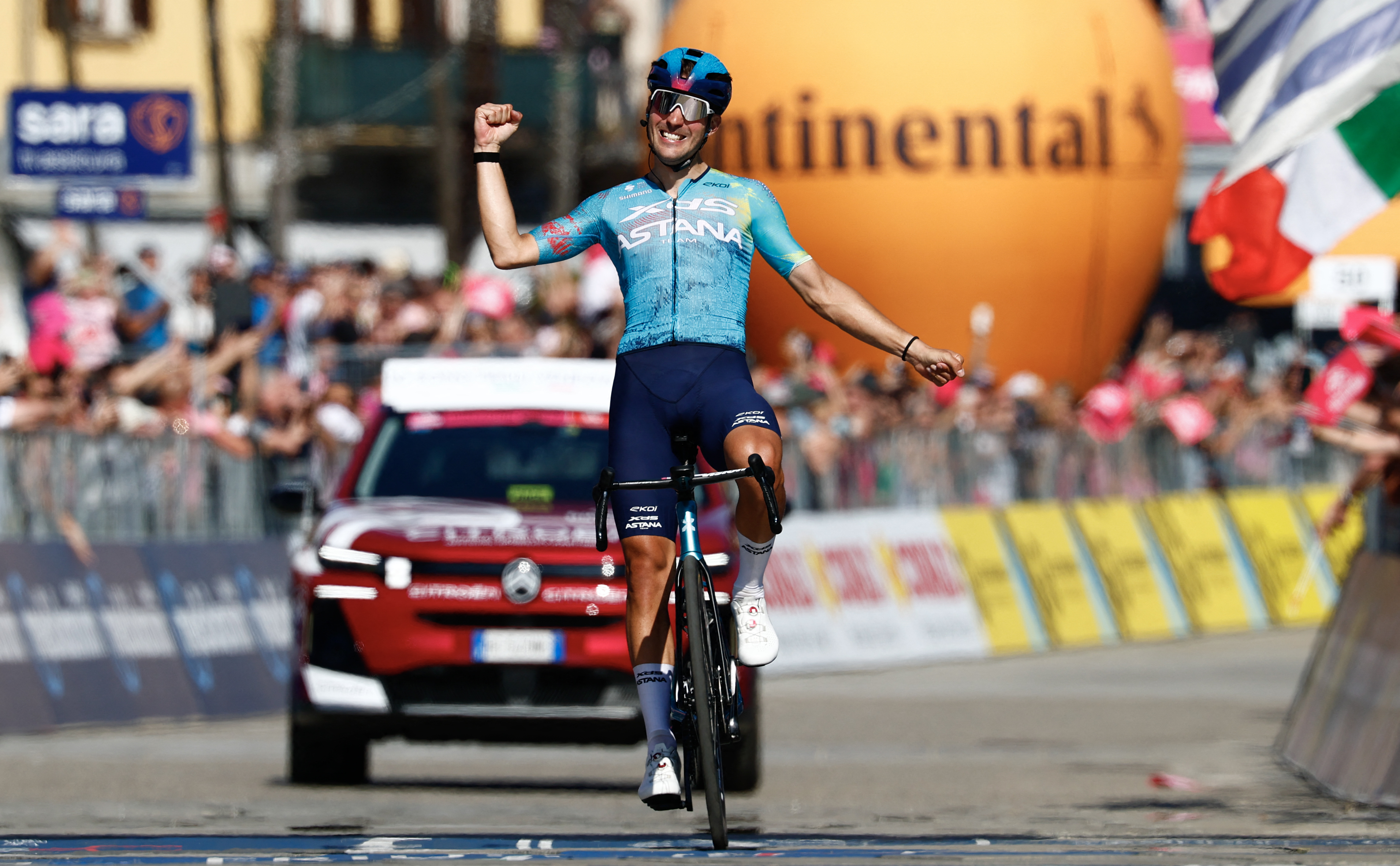 Alberto Bettiol winning at the Giro d'Italia 2026