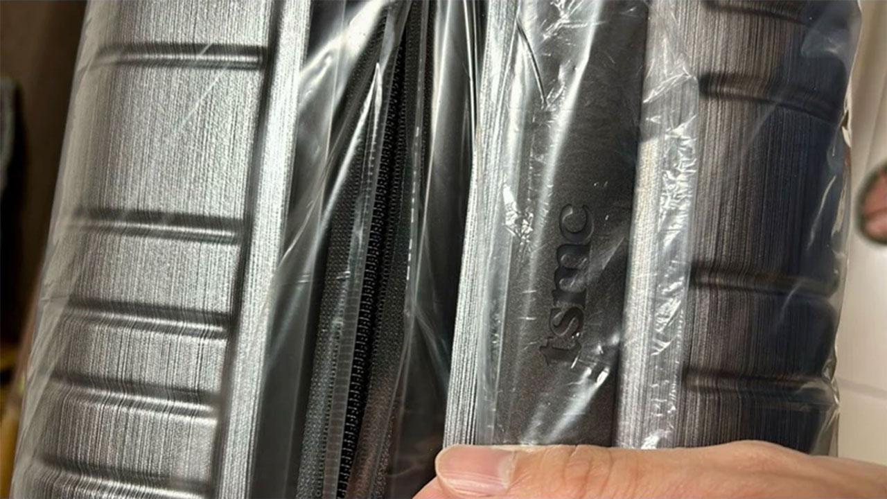 TSMC suitcase listings on Shopee Taiwan