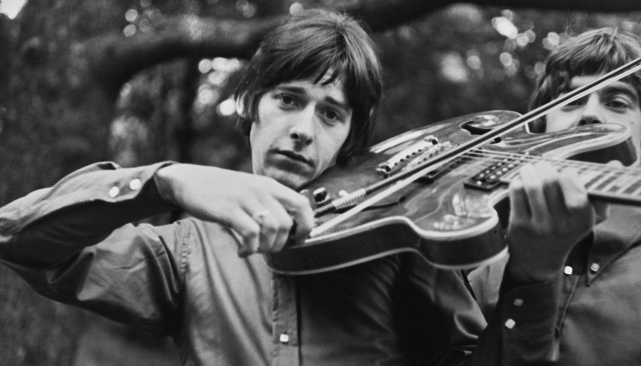 Guitarist Eddie Phillips of the English rock band The Creation demonstrates his unusual technique of playing his guitar with a violin bow, circa 1966.