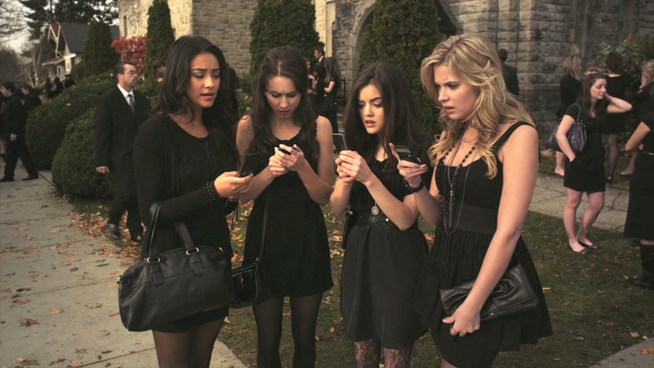 The four primary characters from Pretty Little Liars.
