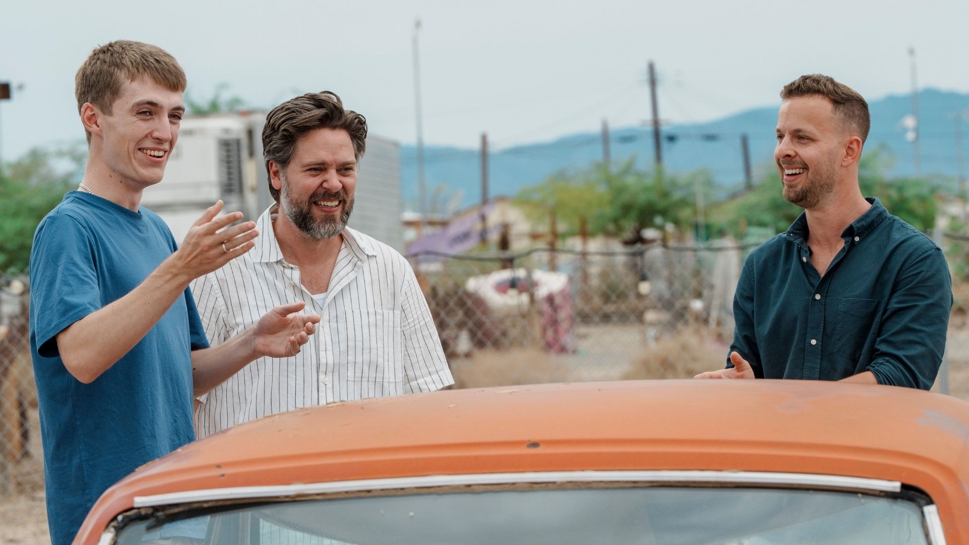 Frances points out a car to Thomas and James