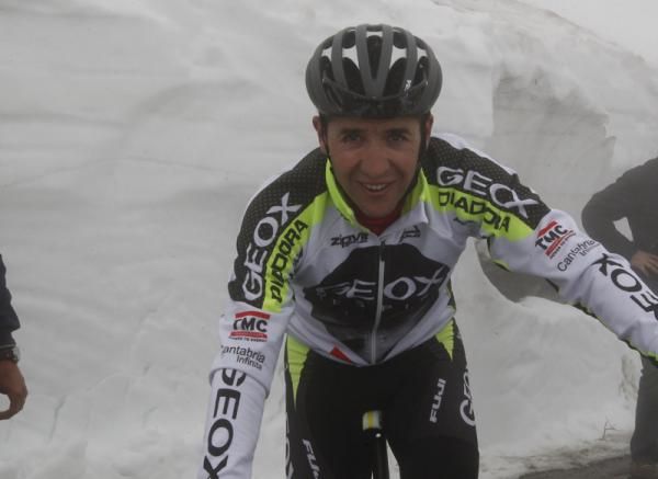 Carlos Sastre was all smiles despite the tough conditions