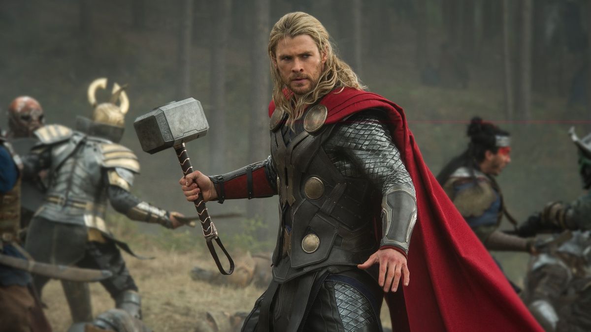 Chris Hemsworth Tells Sweet And Funny Story About Getting To Kiss Wife Elsa Pataky For Thor Scene