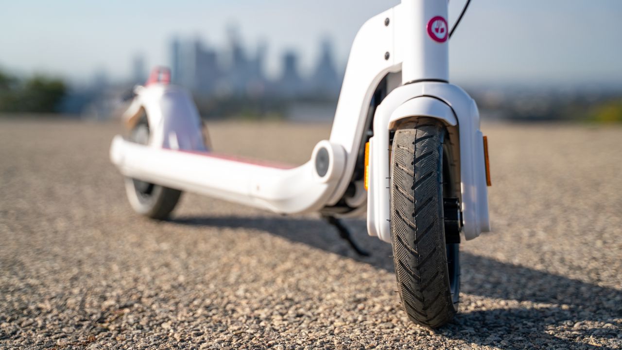 GoTrax Apex LE on an overlook in Los Angeles
