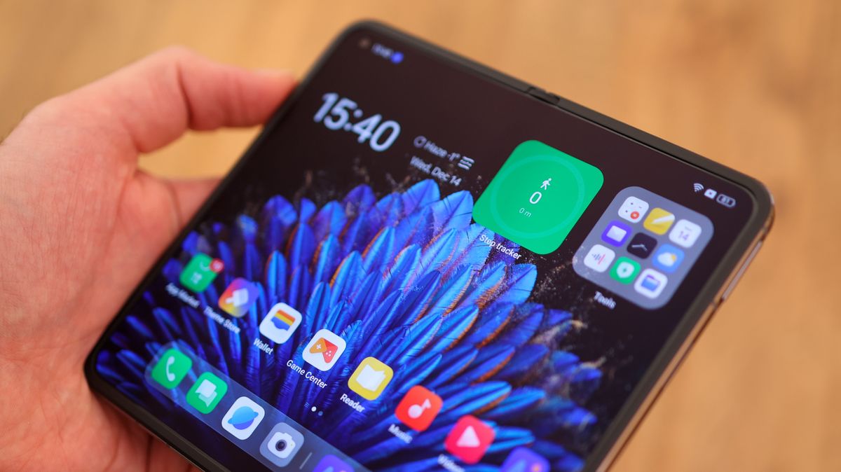 A photo of the Oppo Find N2