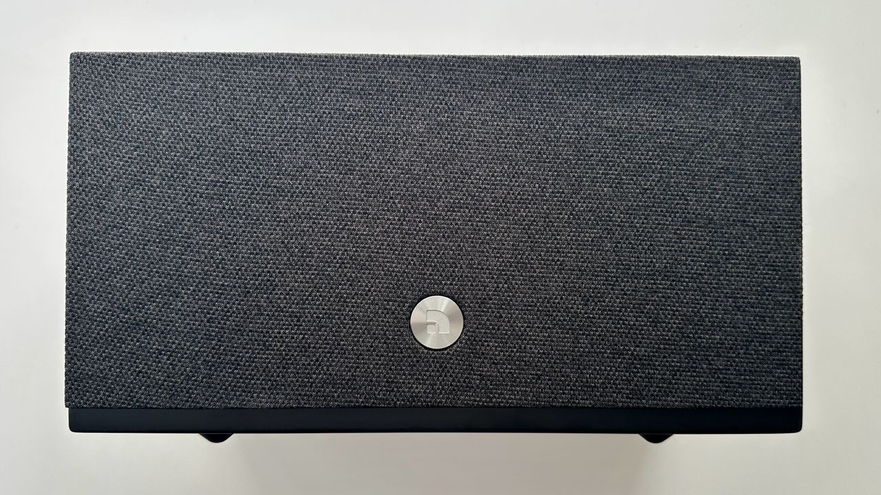 Audio Pro Addon C10 MkII mot en vit bakgrund.