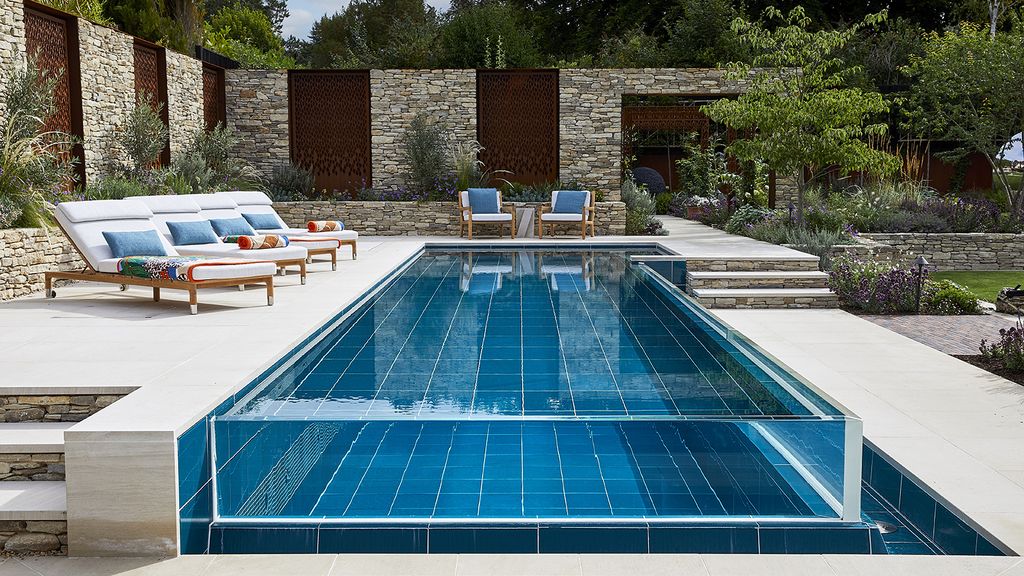11 swimming pool landscaping ideas for a cohesive space | Homebuilding