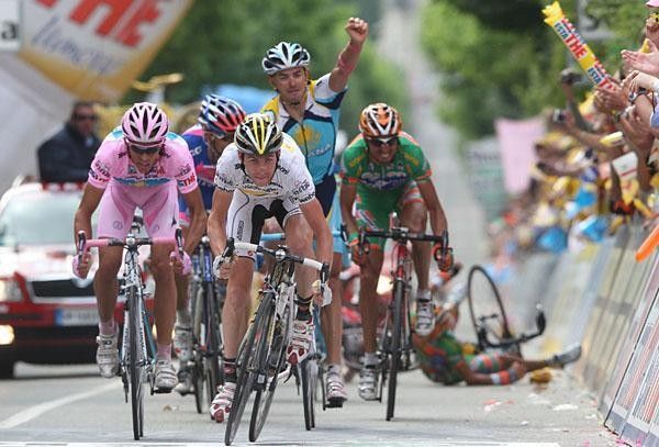 Domenico Pozzovivo (CSF) and Jurgen Van Den Broeck (Silence - Lotto ) hit the deck in the sprint.