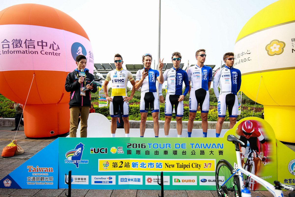 The UnitedHealthcare team at sign on for stage 2