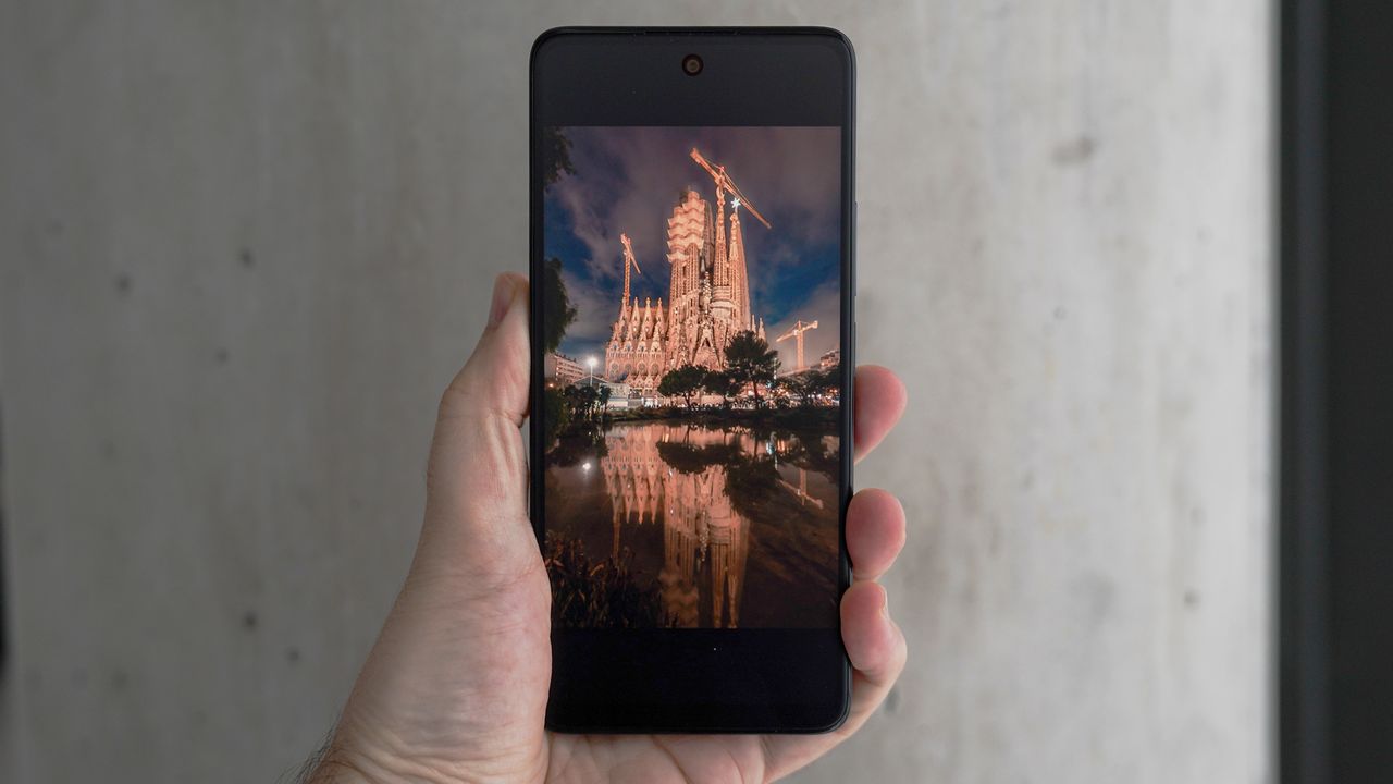 Photo displayed on TCL 50 XE NXTPAPER phone.