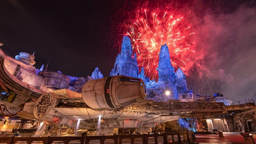 “Fire of the Rising Moons&quot; fireworks at Star Wars: Galaxy&#039;s Edge Disneyland