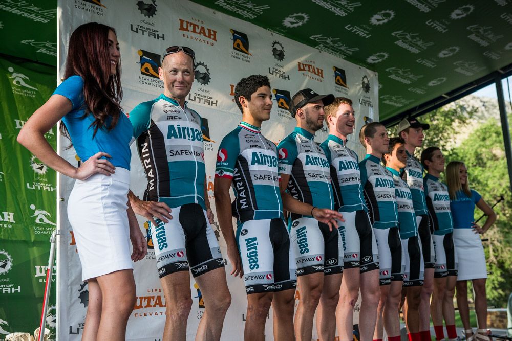 Chris Horner and his Airgas team get presented.