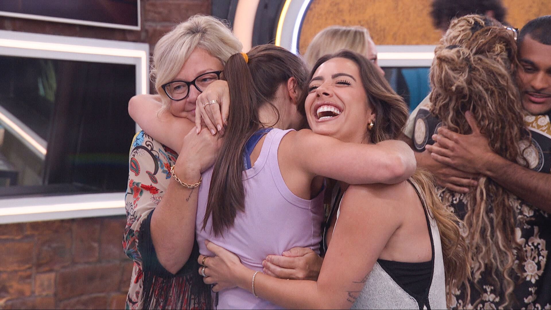 Mallory hugs Dee and Angela before feud on Big Brother 28.