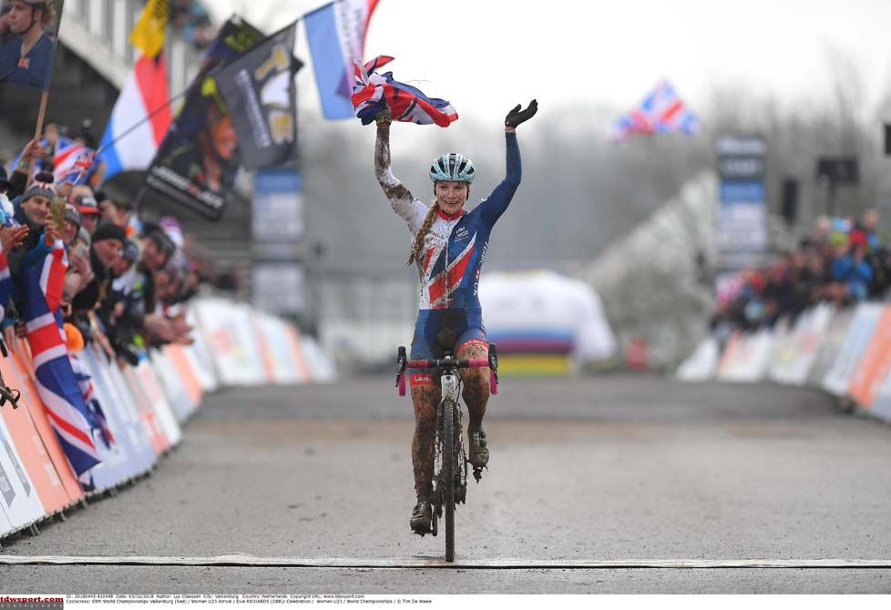 Evie Richards (Great Britain) wins the women's u23 title at the Cyclo-cross Worlds