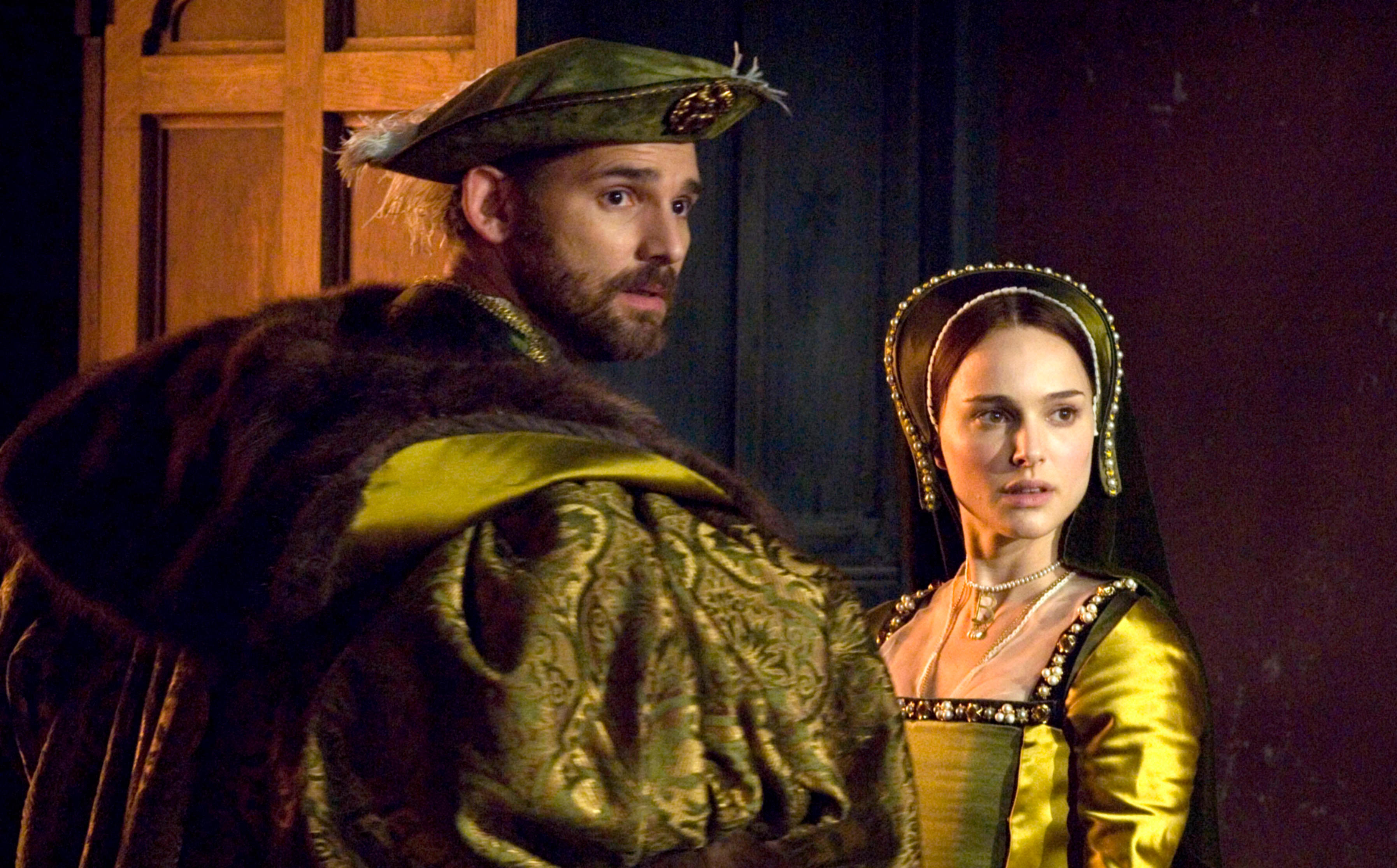 Natalie Portman as Anne Boleyn and Eric Bana as Henry VIII in The Other Boleyn Girl 