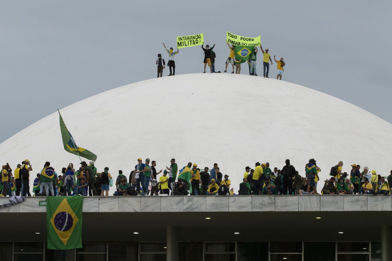 Bolsonaro supporters raid the National Congress 