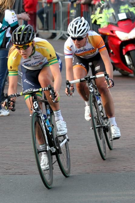 Gracie Elvin (Orica) and Annamiek van Vleuten (Rabo-Liv)
