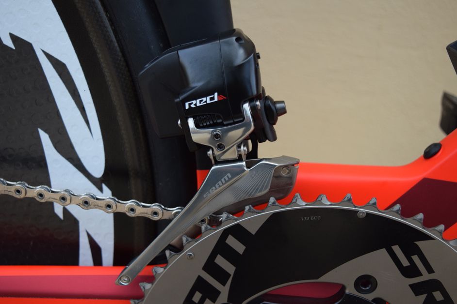 A closer look at the SRAM Red eTap wireless front derailleur