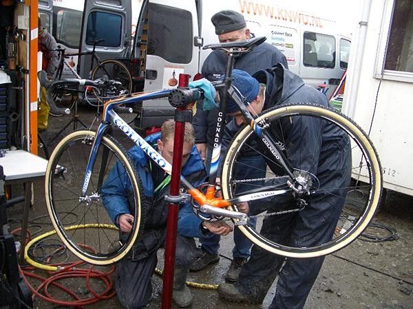 Dutch mechanics change Groenendaal's rings at the last minute.