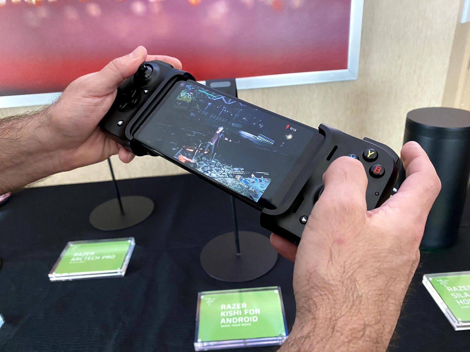 Razer announces new Razer Kishi mobile gaming controller at CES 2020
