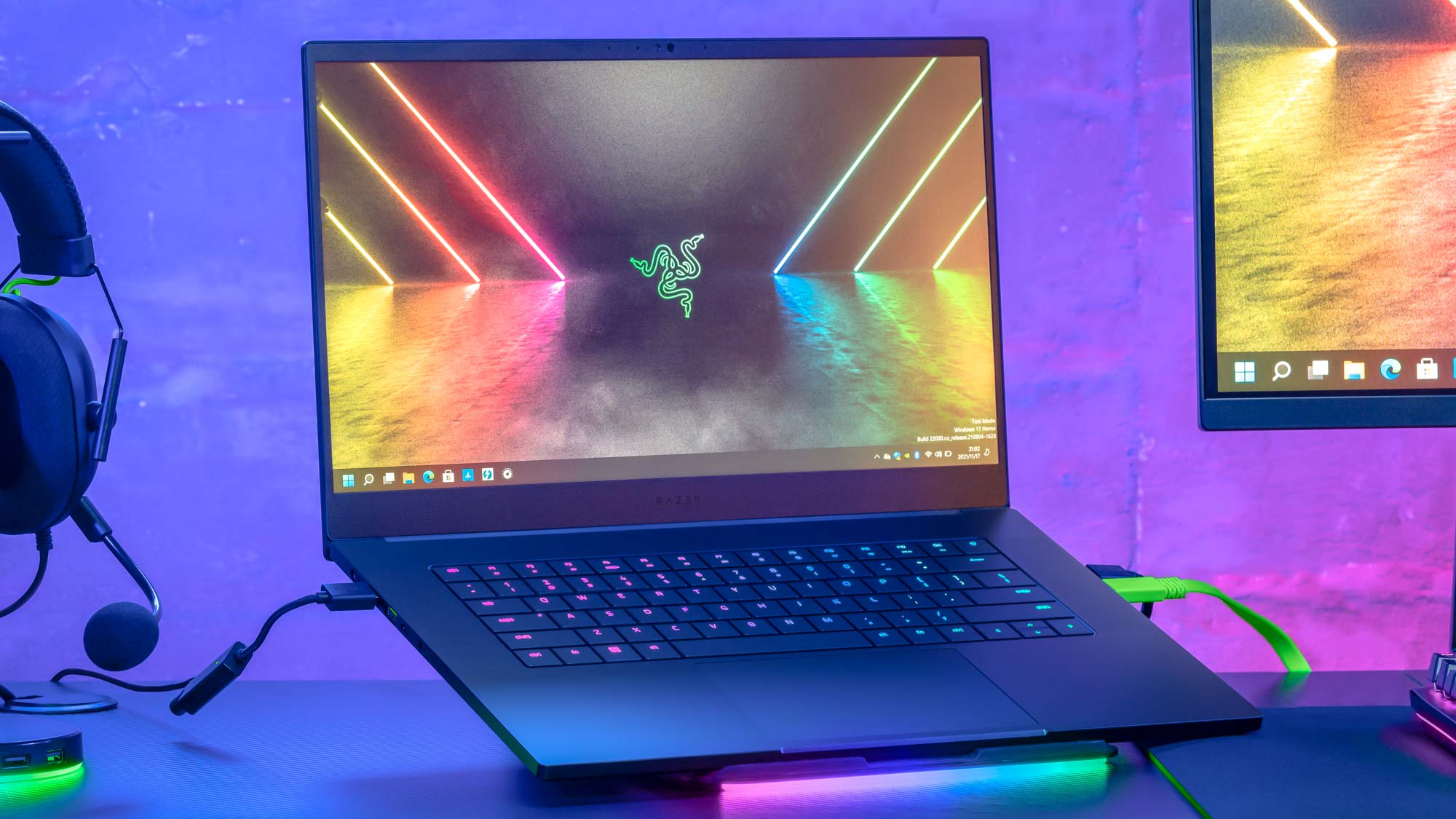 Razer Blade 15 OLED (early 2022) Review A Compact Gaming, 42 OFF