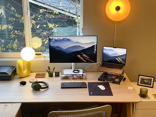 Dan Bracaglia desk setup