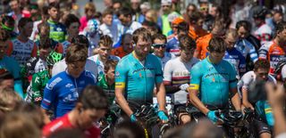 A moment of silence for Michele Scarponi at the start in Croatia