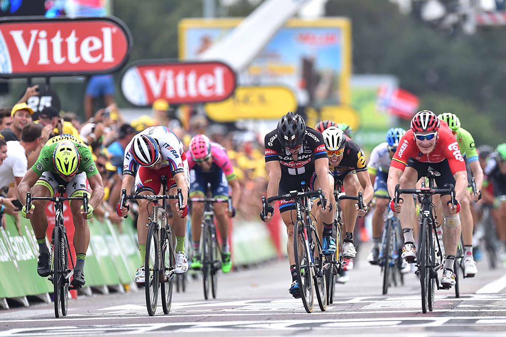 The sprint on stage 15 of the Tour de France