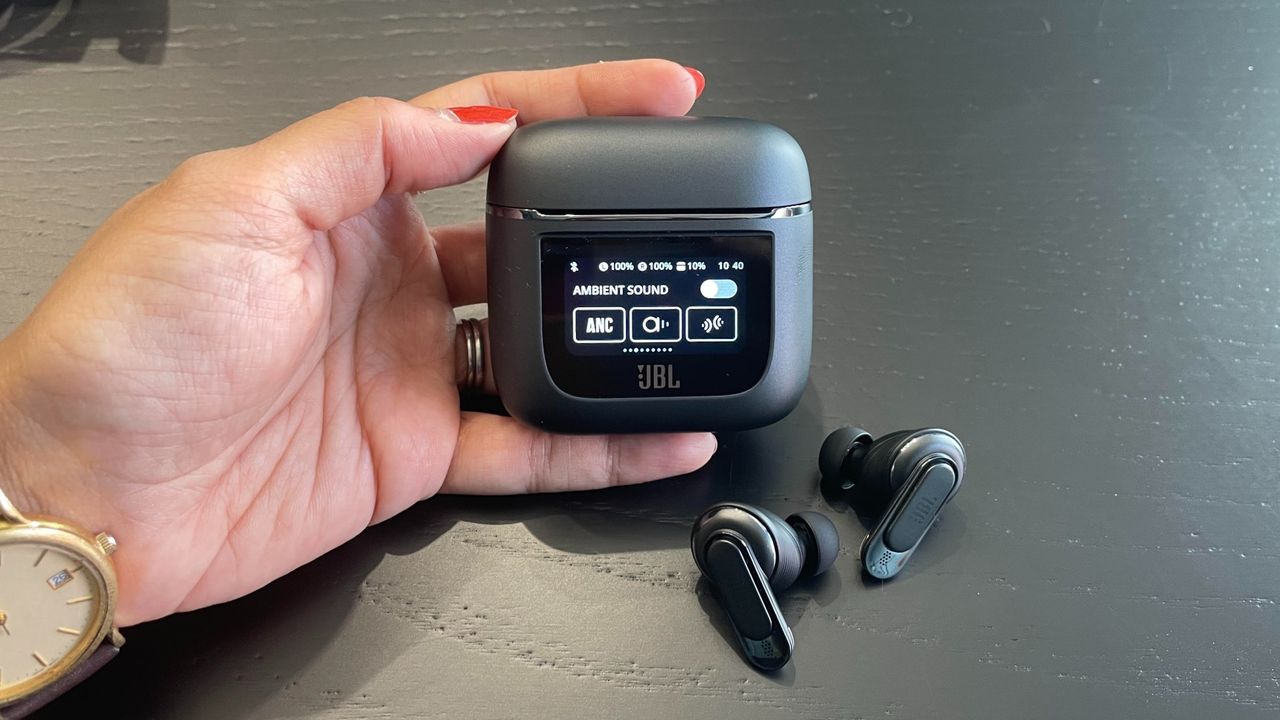 JBL Tour PRO 2 earbuds