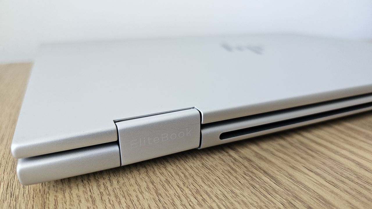 The HP ZBook XG1i on a desk