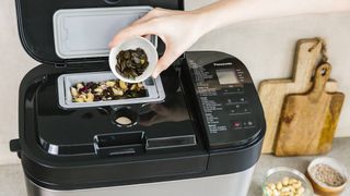 Panasonic bread maker SD-YR2550 review seed and nut
