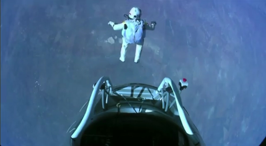 World's Highest Skydive! Daredevil Felix Baumgartner Makes Record