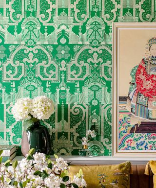 Emerald-green wallpaper with Chinese motif