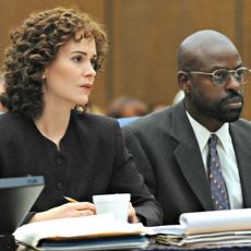 sarah paulson and sterling k brown as lawyers in court in american crime story