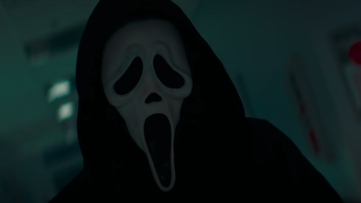 Ghostface looks menacing in a scene from 2022&#039;s Scream