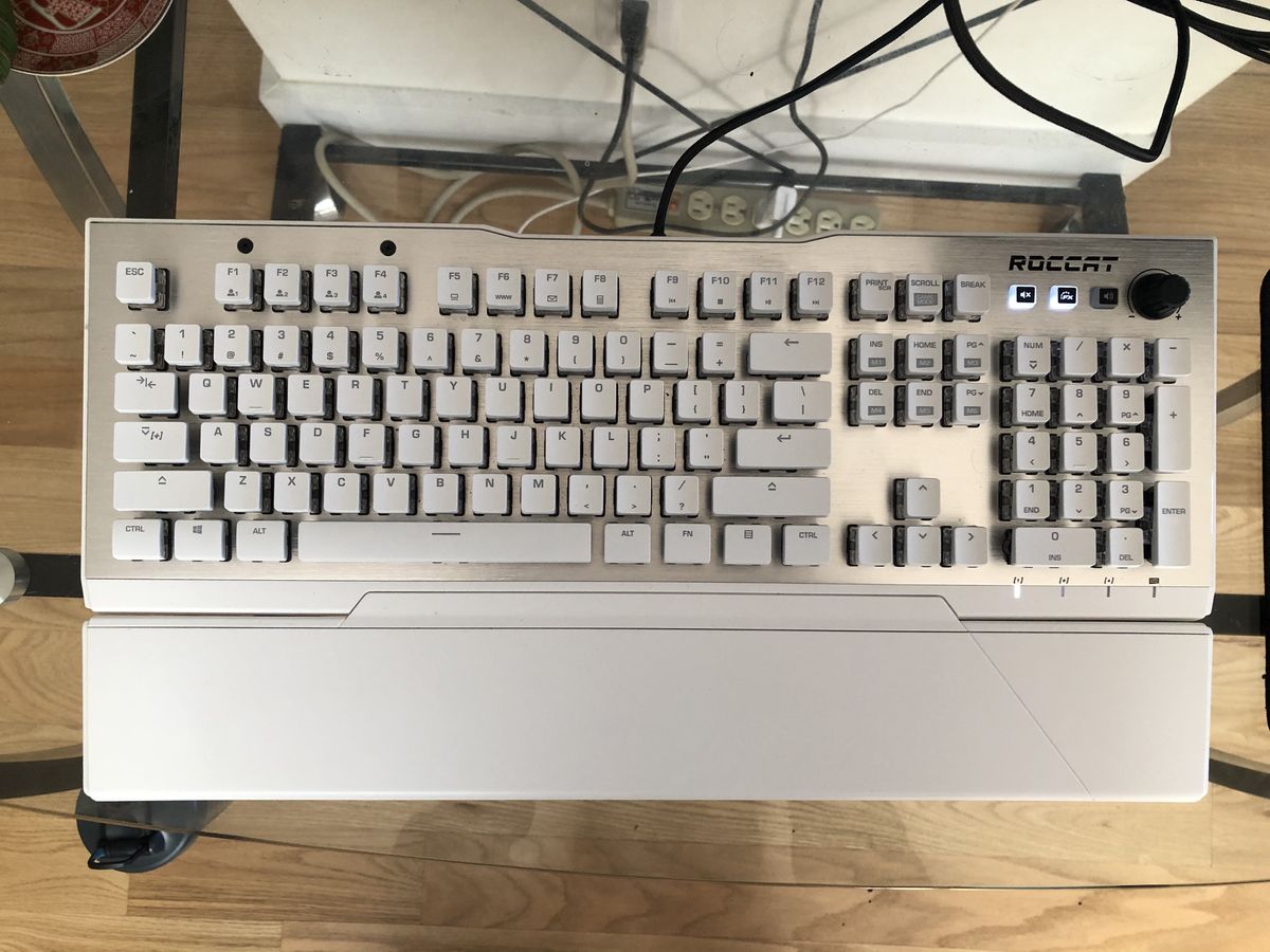 Roccat Vulcan 122 Aimo Gaming Keyboard Review White Bright And Modern Tom S Hardware