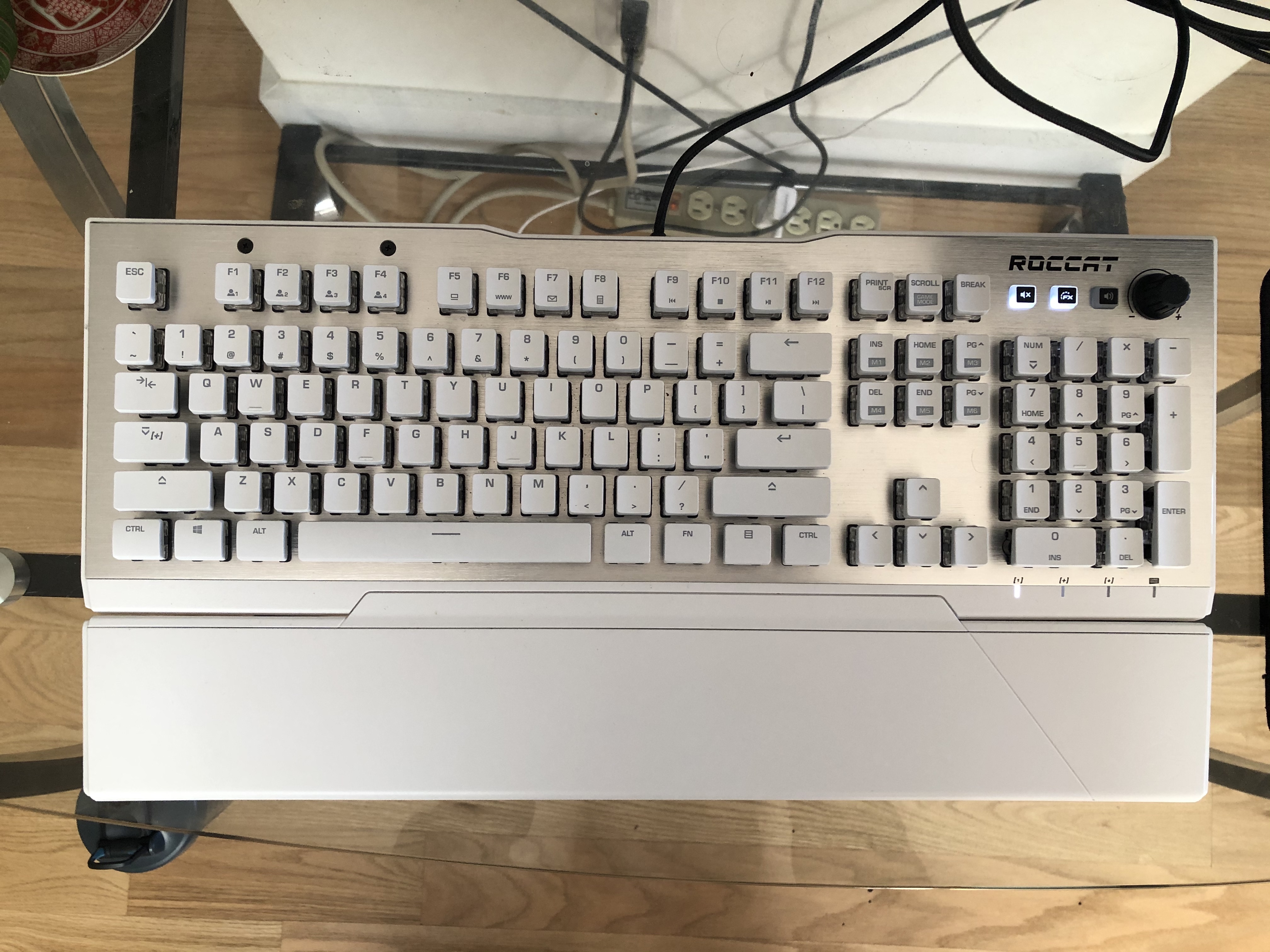 Vulcan 122 Aimo Gaming Keyboard White, and Modern | Hardware