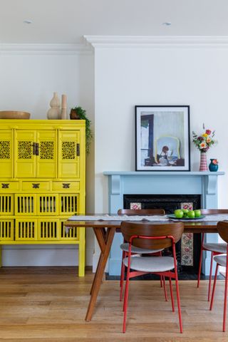 colors that go with yellow furniture in a living room