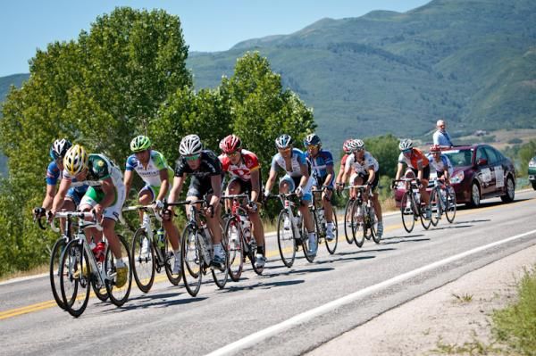 One of the bigger groups that was chasing after the split on the last climb.